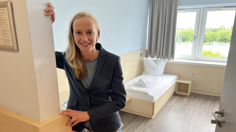 Was alles im Stader Technologiezentrum des Handwerks steckt Stephanie Albrecht leitet die Gästehäuser der Handwerkskammer - auch das in Stade. Die Zimmer wurden vor kurzem neu eingerichtet.