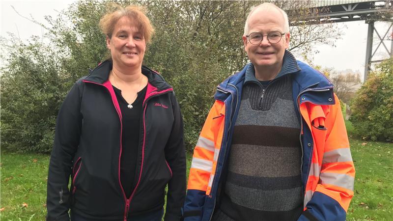 Stephanie Wischkony, Geschäftsführerin des Deichverbandes Kehdingen-Oste, und Oberdeichgraf Albert Boehlke.