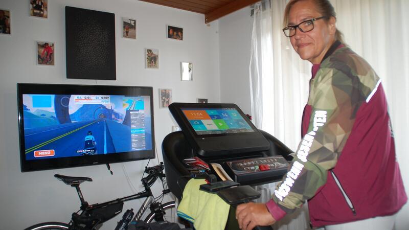 Buxtehuderin nimmt 70 Kilo ab und jubelt beim Ironman Stephi Tiedemann hat sich einen modernen Trainingsraum eingerichtet.