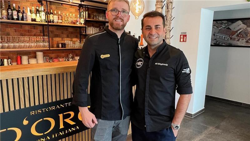 „Mein Lokal, Dein Lokal“: Wer den Wochensieg im Stader Nachbarkreis holt Sternekoch Ali Güngörmüs (rechts) darf sich als erster von Ilir im Ristorante D‘Oro in Wremen bekochen lassen. Später genießen Ilirs Mitstreiter ihr à la Carte-Menü.