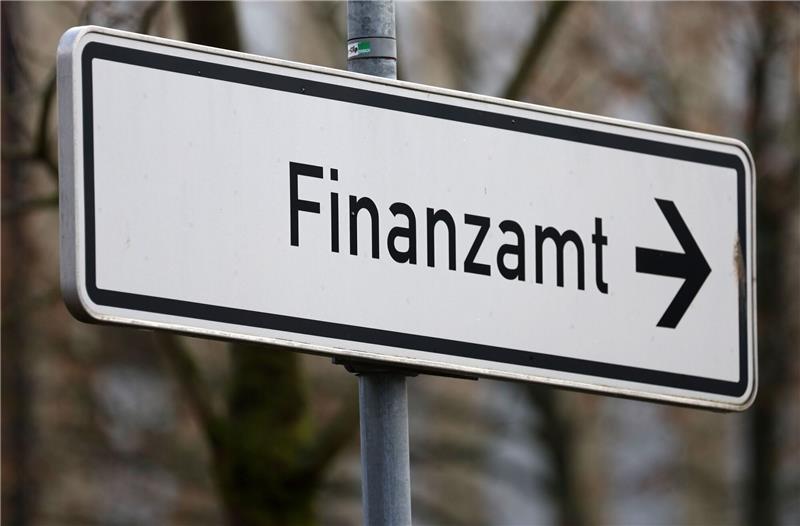 Steuerfahnder ermitteln 100 Millionen Euro zusätzliche Steuern in Hamburg Steuern und Sozialabgaben sind auf einem Rekordniveau.