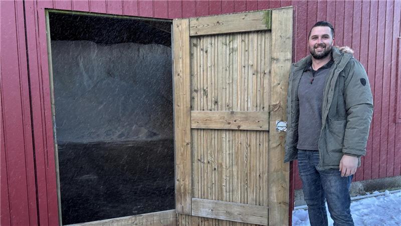Steven Tiedemann fing vor 15 Jahren eine Ausbildung bei der Straßenmeisterei in Drochtersen an, vor knapp einem Jahr hat er die Leitung übernommen.