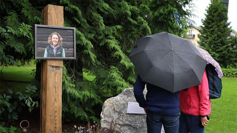 „Die Laura fehlt uns allen“ - Stilles Gedenken zum Todestag Stilles Gedenken im Laura-Dahlmeier-Park. (Archivbild)
