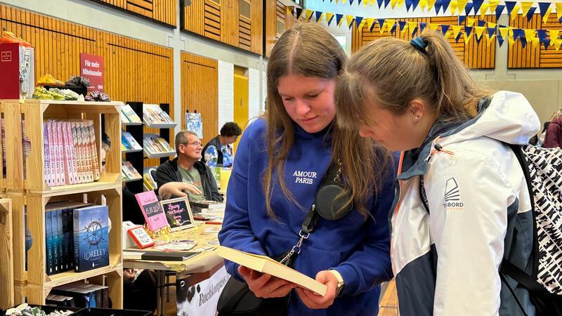Stöbern ist während der Buchmesse in der Eulsetehalle ausdrücklich erwünscht.
