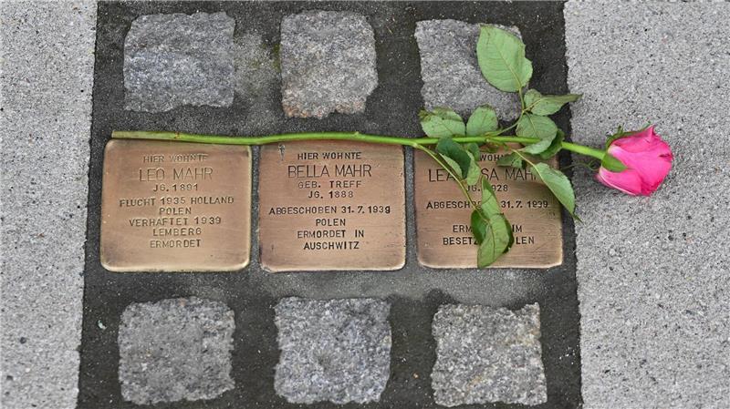 Stolpersteine erinnern in vielen deutschen Städten an individuelle Opfer des Nationalsozialismus. (Archivbild)