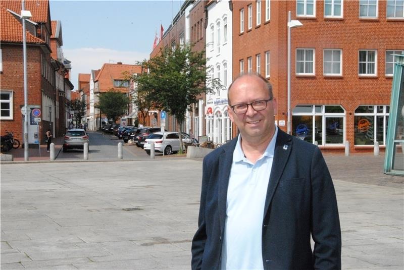 Stolz auf die Hansestadt: Stades künftiger Bürgermeister Sönke Hartlef . Foto: Stief