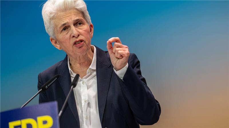 Kubicki obsiegt bei FDP-Vorsitzwahl gegen Strack-Zimmermann Strack-Zimmermann unterlag mit ihrer überraschenden Kampfkandidatur um den FDP-Vorsitz gegen Kubicki.