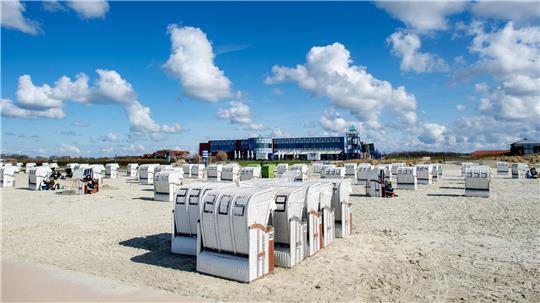 Strand in Norddeich. Niedersachsen und Bremen sind laut DWD Sonnenstundensieger im März.