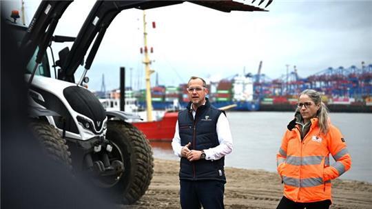 Strandreinigung an der Elbe ist eine Daueraufgabe.