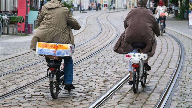 Straßenbahnschienen können für Räder ein tückisches Hindernis sein. (Archivbild)