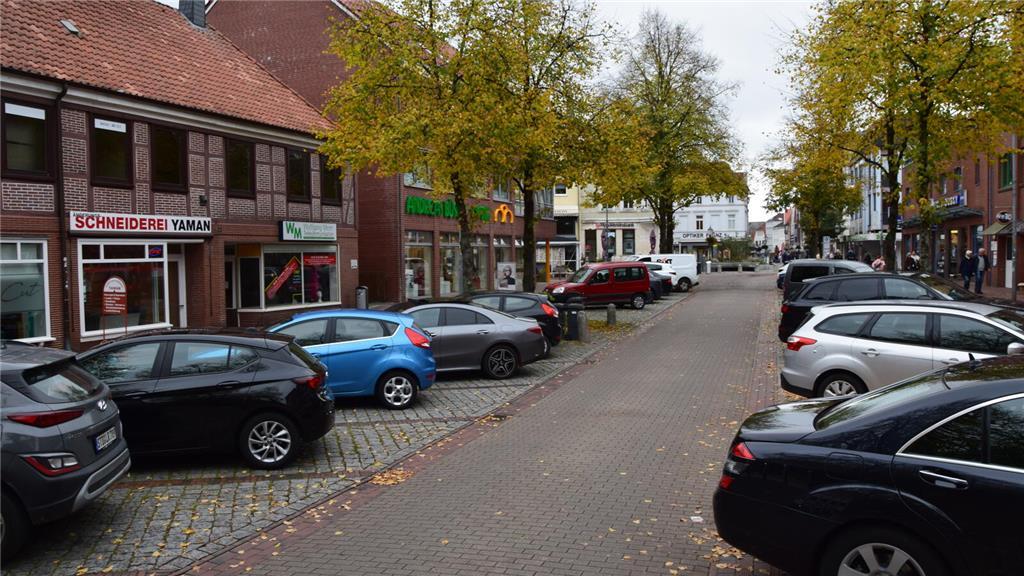 Striktes Parkraummanagement herrscht heute an der Straße Zwischen den Brücken. W...