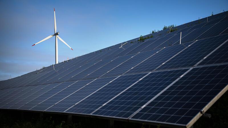 Strom aus Sonnenlicht und Wind: Darauf setzt die Genossenschaft Bürger Energie Buxtehude.