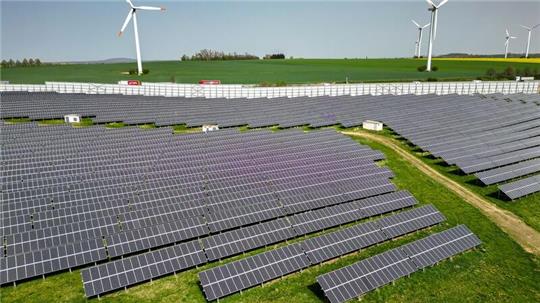 Strom aus erneuerbaren Energien wird immer wichtiger. (Archivbild)