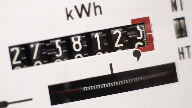 Strom kostete die Verbraucherinnen und Verbraucher im zweiten Halbjahr 2023 durchschnittlich 41,75 Cent je Kilowattstunde (Symbolbild).