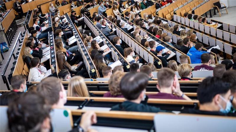 Wenige Teilzeitstudenten in Schleswig-Holstein Studenten im Hörsaal. (Archivfoto)
