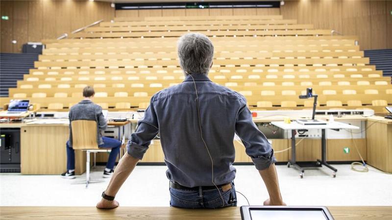 ETH Zürich-Studium wird für Ausländer viel teurer Studierende aus dem Ausland müssen an der ETH künftig dreimal so viel zahlen wie bisher. (Archivbild)