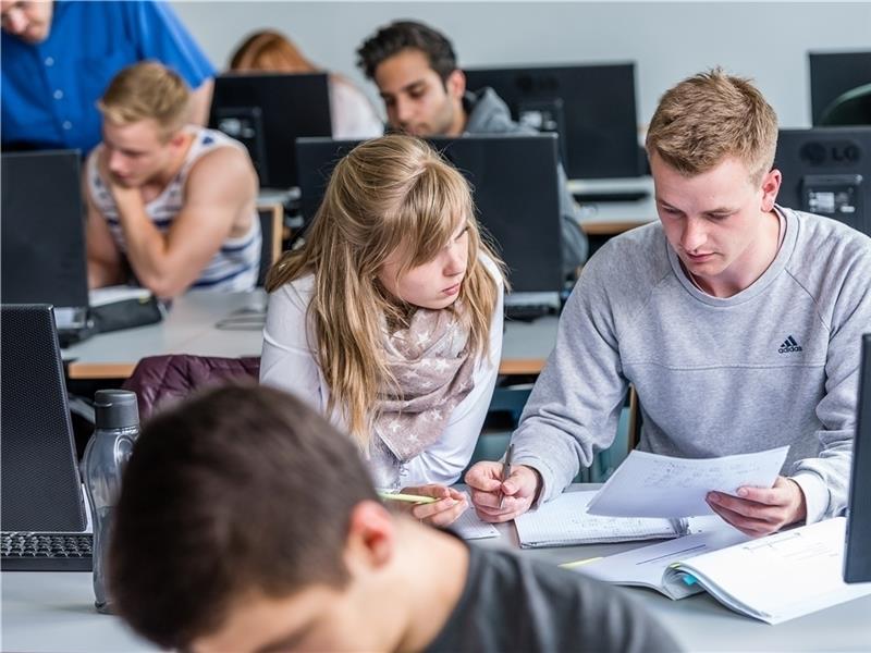Studierende lernen am Hansecampus Stade. Foto: pfh
