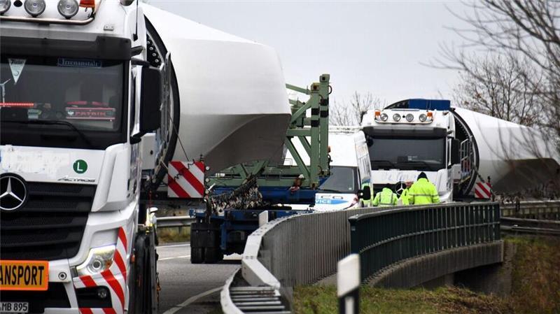 Stundenlang war die B73 bei Otterndorf halbseitig gesperrt.