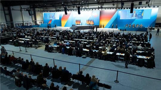 Stundenlang wird auf dem AfD-Parteitag über das Programm zur Bundestagswahl debattiert.
