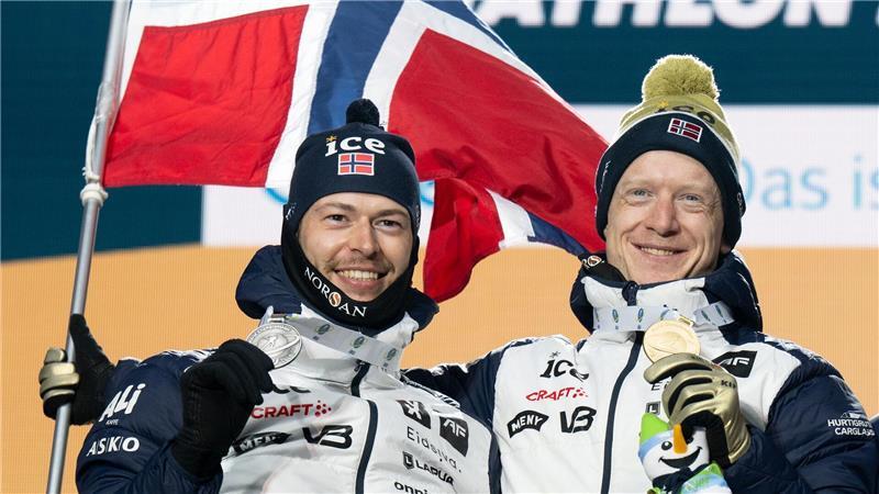 Sturla Holm Laegreid (l) und Johannes Thingnes Bö standen oft gemeinsam auf dem Podest. (Archivbild)