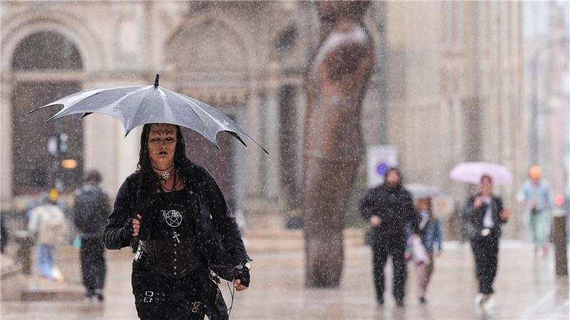 Sturm Floris macht Schotten und Iren das Leben schwer Sturm Floris sorgt für Unwetter in Großbritannien und Irland.