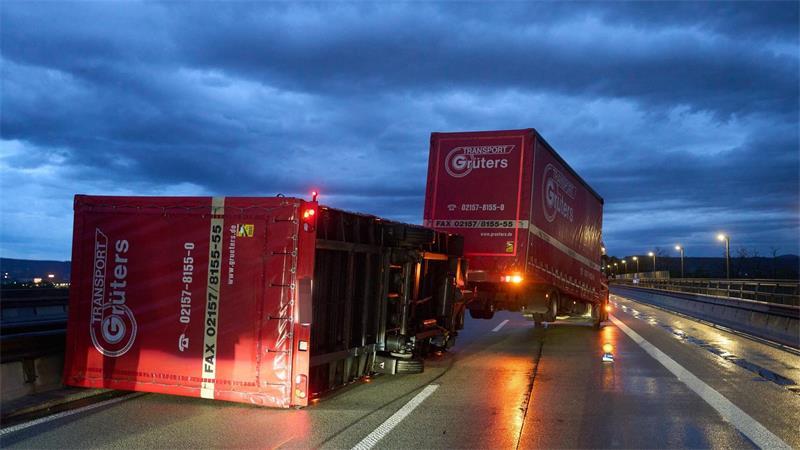 Schwere Unwetter wüten im nördlichen Rheinland-Pfalz Sturmböen haben zahlreiche Schäden verursacht