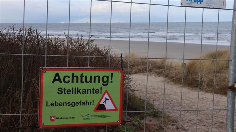 Sturmfluten haben an dem aufgeschütteten Sanddepot vor den Nordostdünen genagt, deshalb gibt es dort Abbruchkanten. (Archivfoto)