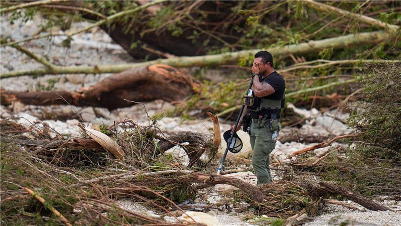 Bilder des Tages Sturzflut in Texas: Suche nach Vermissten in der Nähe von Camp Mystic