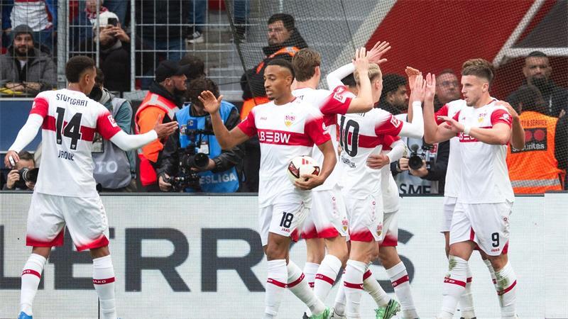 Stuttgart ging in Leverkusen schnell mit zwei Toren in Führung. 