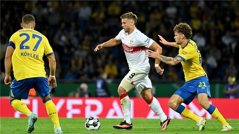 Drama in Braunschweig: Pokal-Verteidiger Stuttgart weiter Stuttgarts Torschütze Ermedin Demirovic.