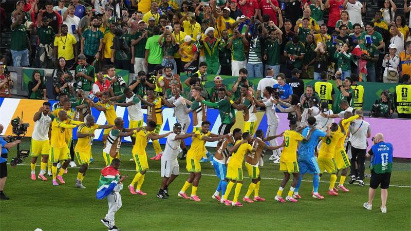 Südafrika steht erstmals in der K.-o.-Phase einer Fußball-WM.
