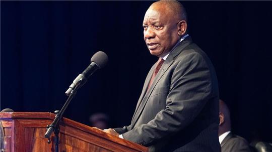 Südafrikas Präsident Cyril Ramaphosa spricht auf der Eröffnungssitzung des G20-Außenministertreffens in Johannesburg, Südafrika.