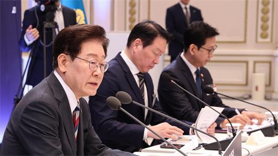 Südkoreas Präsident Lee Jae Myung stellt seinen ambitionierten Investitionsplan vor.