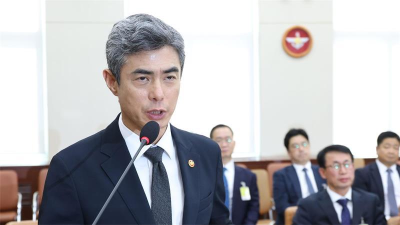 Südkoreas Verteidigungsminister Kang Shin Chul geht davon aus, dass eine von Nordkorea verlegte Mine eine Explosion ausgelöst hat, bei der drei südkoreanische Soldaten verletzt wurden.