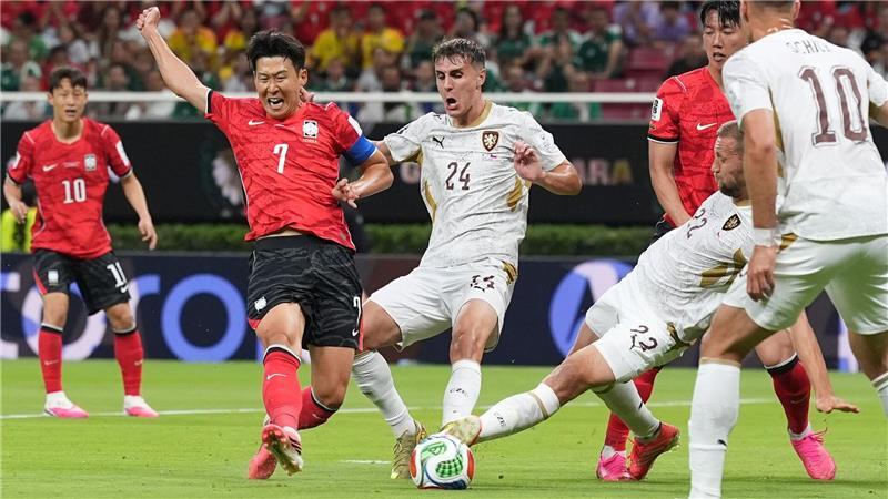 Südkorea dreht WM-Auftakt gegen Tschechien Superstar Heung-Min Son hatte die ersten Gelegenheiten für Südlkorea.