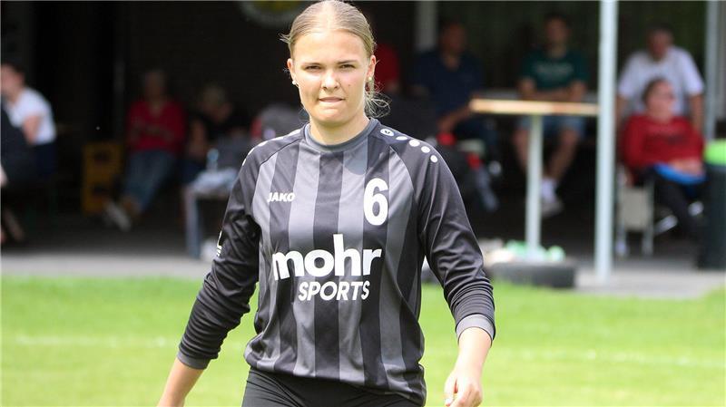 Svea Poppe vom MTV Wangersen ist ein Faustballtalent.