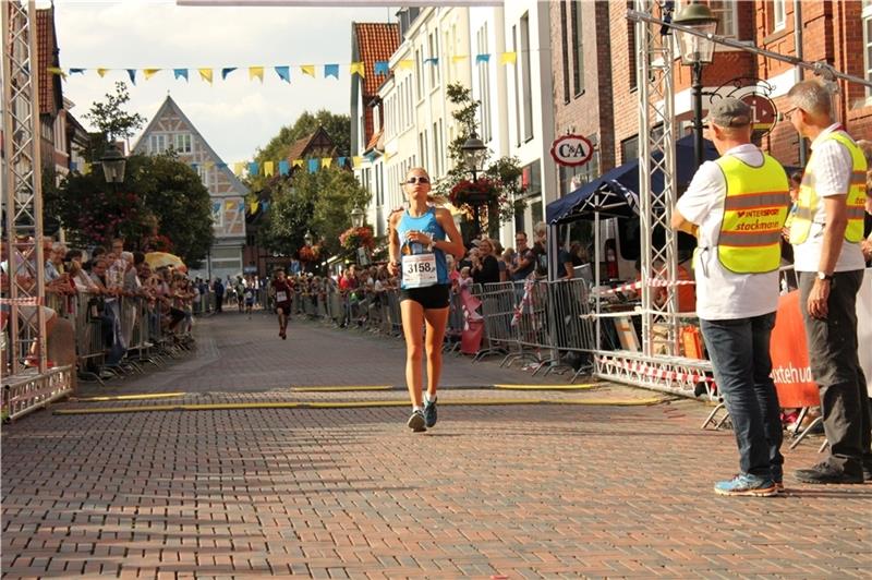Svea Timm startete in den vergangenen Jahren bereits erfolgreich beim Buxtehuder Altstadtlauf. Foto: Archiv