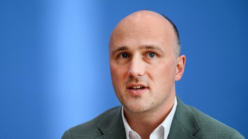 Deutschland schafft bessere Bedingungen für Queere Sven Lehmann ist der Queer-Beauftragte der Bundesregierung.