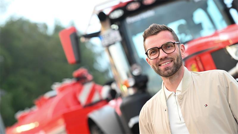 Feuerwehr-Trecker verlässt Wiesmoor – Testphase endet Sven Lübbers, Bürgermeister der Stadt Wiesmoor, hält den Traktor für sehr nützlich für den Zivil- und Katastrophenschutz.