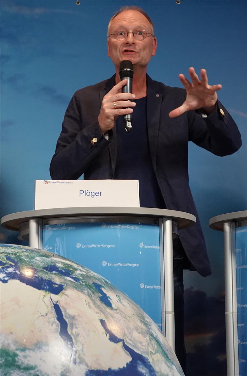 Sven Plöger, Moderator und Meteorologe, beim 13. Extremwetterkongresses in Hamburg. Foto: Spiecker/dpa