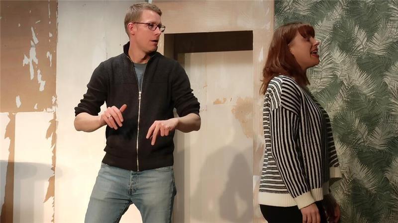 Sven ist hingerissen von der adeligen, arroganten Evelyn.