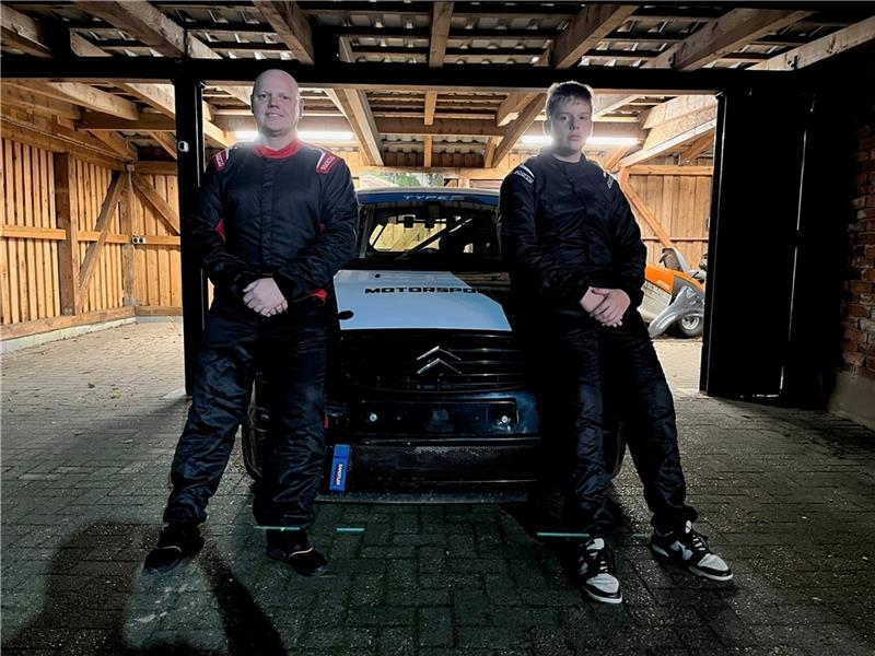 Sven (links) und Mats Jonas haben sich einen Citroën zugelegt.