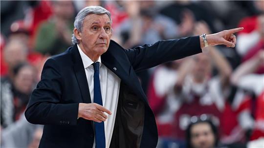 Svetislav Pesic übernahm während der laufenden Saison noch einmal den FC Bayern. (Archivbild)