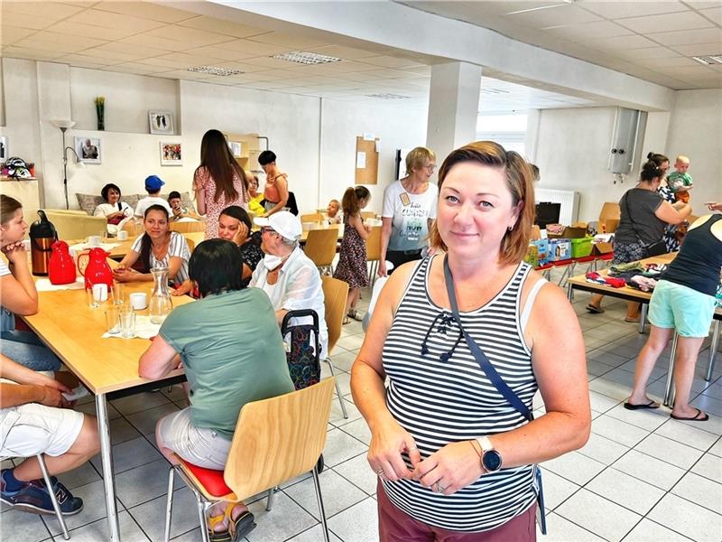 Svitlana Wötzke im Begegnungscafé der Stadt Buxtehude. Die Übersetzerin ist aber praktisch rund um die Uhr im Einsatz. Foto: Richter