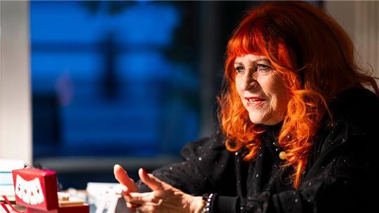 Sylvie Kollin legt seit 40 Jahren Menschen die Karten.