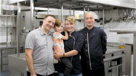 Sylvio, Zoey und Eileen Gasse mit Andreas Tolle (von links).