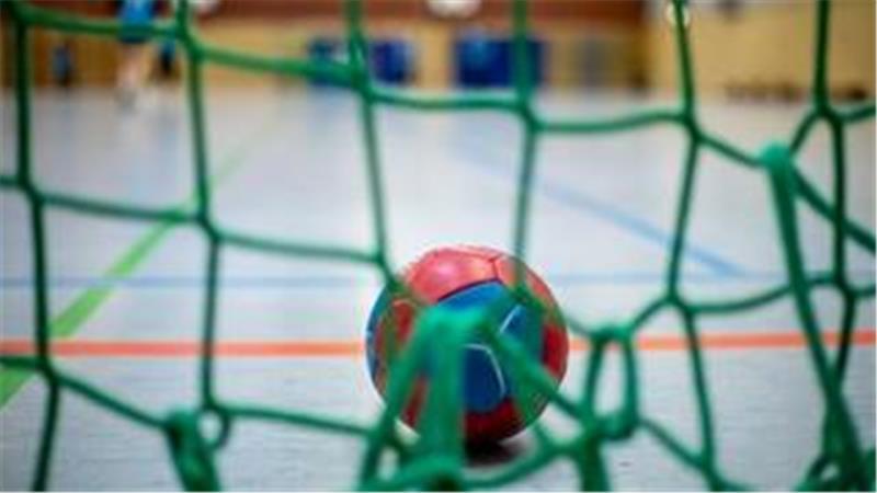 Sorge vor Blutflecken: Handballerinnen fordern Abschaffung weißer Hosen Symbolbild.