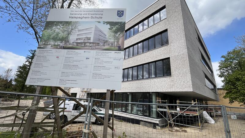 Wieder Einbruch in Schule: Kriminelle dringen in Halepaghen-Schule ein Symbolbild.