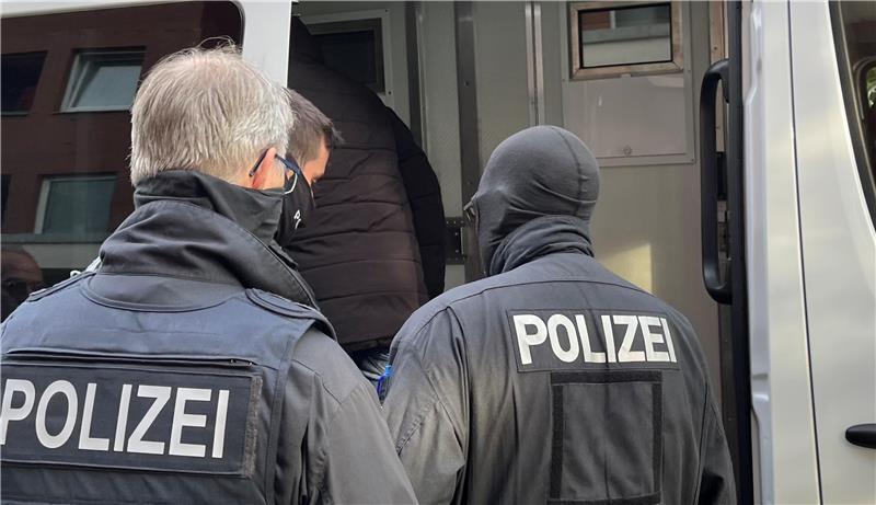 Symbolbild: Bundespolizei bei einer Razzia.