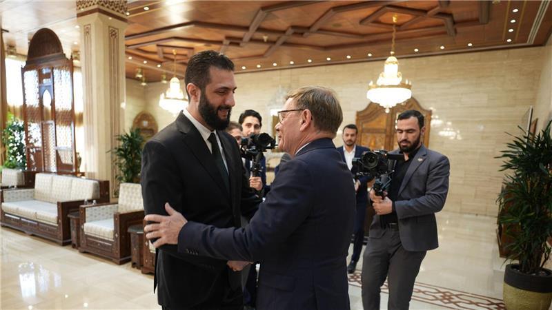 Syriens Interimspräsident Ahmed al-Scharaa hätte eigentlich diese Woche erstmals nach Deutschland kommen sollen. Er sagte den Besuch wegen der innenpolitischen Lage in seinem Land kurzfristig ab. (Archivbild)